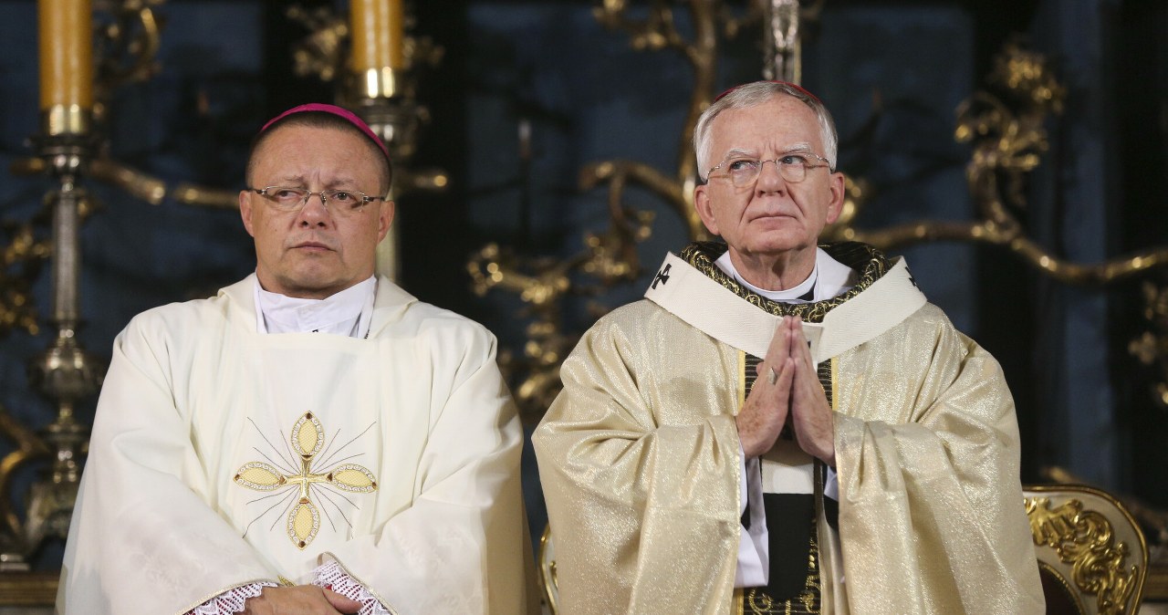 Emerytura abp Jędraszewskiego. "Luksusowa jesień życia"