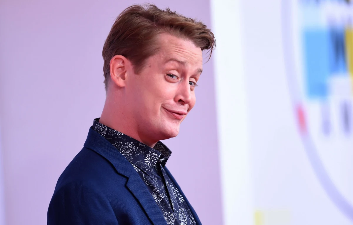 Macaulay Culkin, gwiazdor filmów "Kevin sam w domu" i "Kevin sam w Nowym Jorku", oficjalnie zmienił swoje drugie imię - z Carson na... Macaulay Culkin. Decyzja jest pokłosiem internetowej ankiety, którą aktor przeprowadził wśród swoich fanów.
