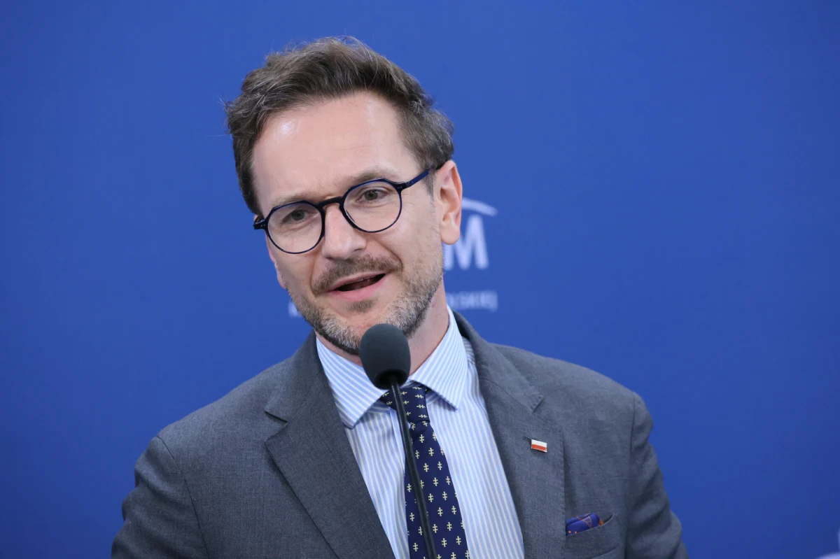 Wobec europosła PiS Waldemara Budy miał zostać złożony wniosek o zawieszenie w prawach członka partii - ustaliło nieoficjalnie Radio Łódź. Początkowo sądzono, że był on podyktowany udziałem polityka w Igrzyskach Wolności, który rzekomo nie miał być konsultowany w partii. Tymczasem Waldemar Buda twierdzi, że otrzymał zgodę na udział od Jarosława Kaczyńskiego. Sprawę skomentował rzecznik PiS Rafał Bochenek, który zaznaczył, że wniosek z lokalnych struktur ws. europosła dotyczy nieopłaconych składek, a decyzja o zawieszeniu "nie zapadła i nie jest rozważana".