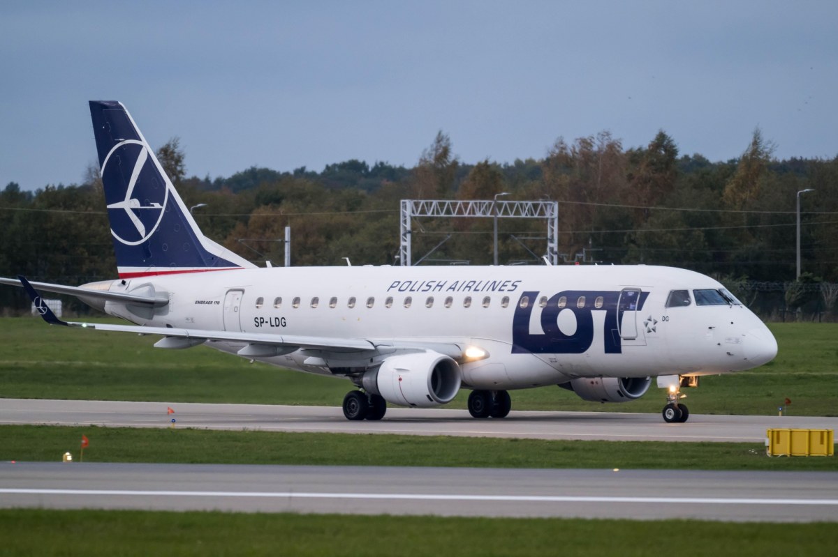 Incydent na lotnisku w Wilnie. Samolot LOT-u zjechał z pasa startowego