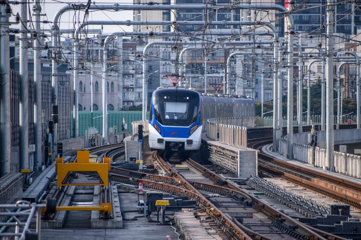 Pociąg testowy wjechał w robotników. 11 osób nie żyje