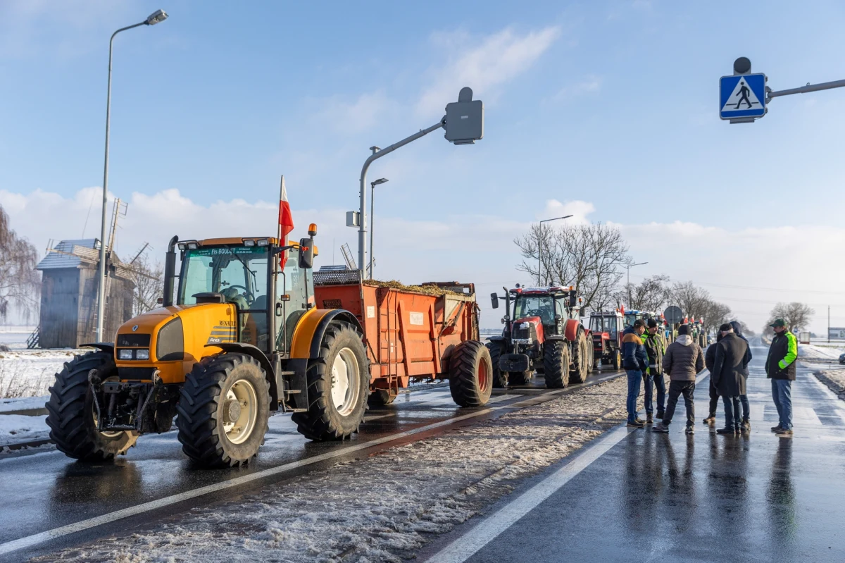 To będzie trudny czwartek dla osób, które muszą korzystać z drogi krajowej nr 11 w Wielkopolsce. W miejscowości Koszuty o godz. 8 rolnicy zaczęli blokować drogę. Zgodnie z zapowiedziami protest ma potrwać do godz. 20. 