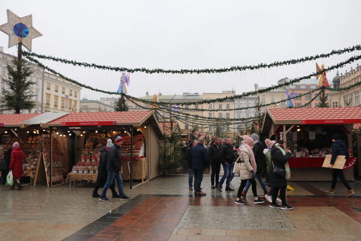 Betonowe zapory na jarmarkach świątecznych w Krakowie. Chodzi o bezpieczeństwo