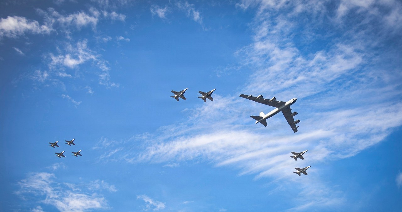 Wielka blokada ruchu lotniczego. USA ostrzegają, polskie MSZ odradza