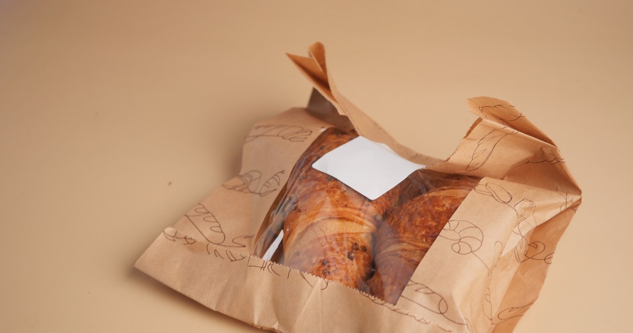 Gdzie wyrzucać papierową torebkę po pieczywie? Większość wybiera nie ten pojemnik