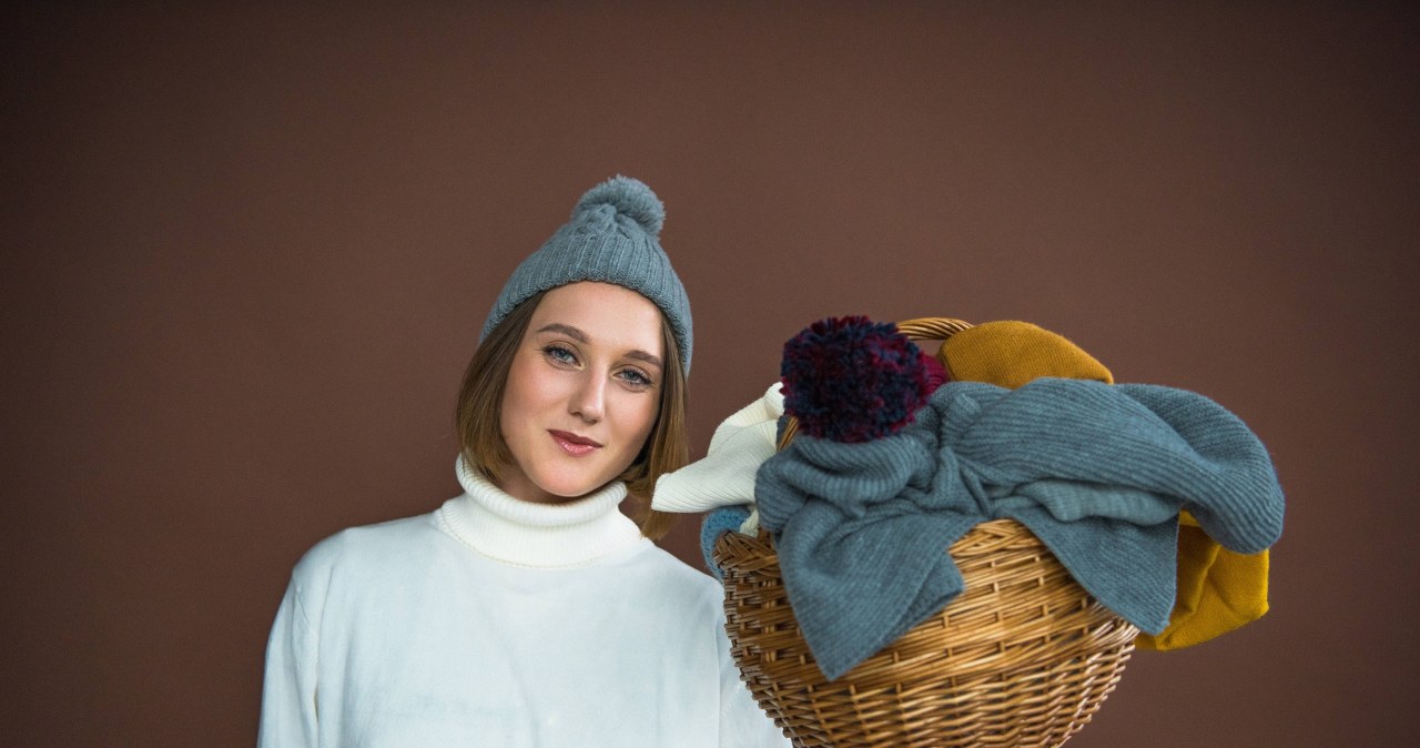 Jak często pierzesz czapki i szaliki? Większość z nas robi to zbyt rzadko