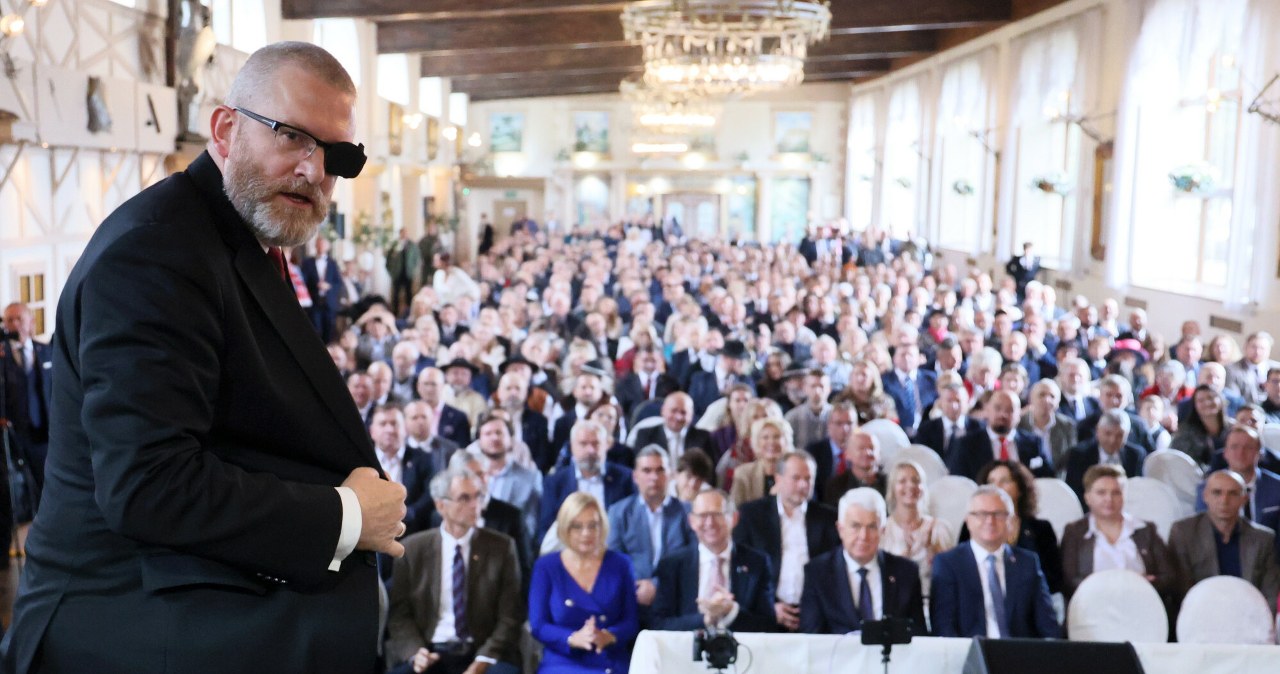 wiadomości,aktualności,Interia Boom po wyborach prezydenckich. Ilu członków liczy partia Brauna?