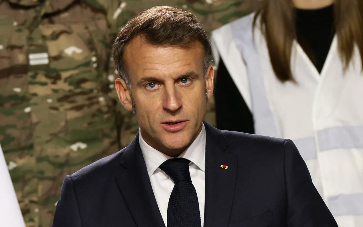 ​Prezydent Emmanuel Macron ogłosił w czwartek 27 listopada, że Francja przywraca zasadniczą służbę wojskową, jednak w formie dobrowolnej. Nowe rozwiązanie ma zacząć obowiązywać latem 2026 roku.