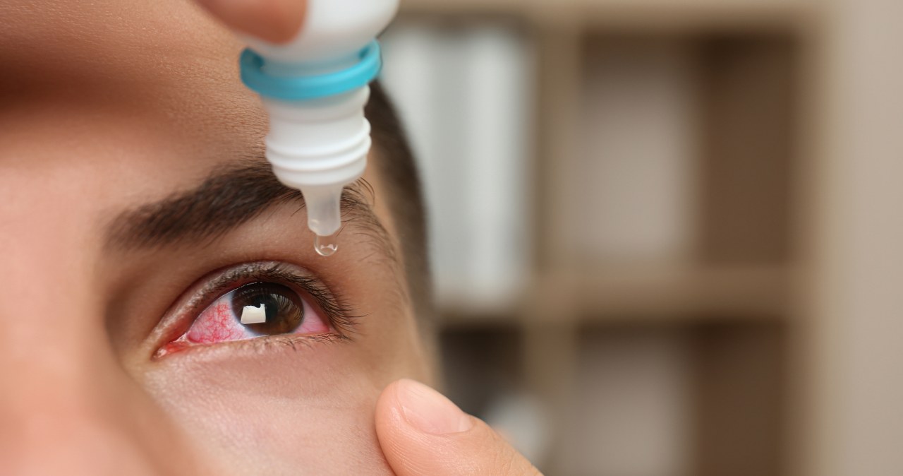 Zmagasz się z problemem suchych oczu? Problemem może być menopauza