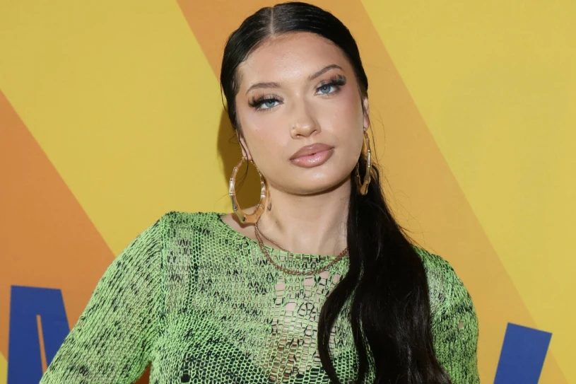 Viki Gabor w kontrowersyjnym utworze o używkach. "Takie rzeczy się dzieją"