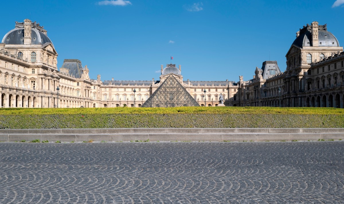 Luwr podnosi ceny biletów dla turystów spoza Europy