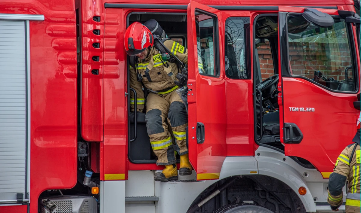 Około 150 dzieci i 19 pracowników zostało ewakuowanych ze szkoły podstawowej w Wadowicach po tym, jak w placówce doszło do wycieku odczynników chemicznych. Co ważne, nikt nie został poszkodowany.