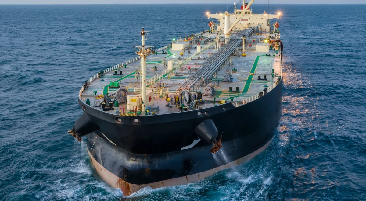 Do eksplozji i pożaru doszło na tankowcu "Kairos" na Morzu Czarnym - poinformowała w piątek turecka agencja żeglugowa Tribeca. Statek ten należy do rosyjskiej floty cieni i płynął do rosyjskiego portu Noworosyjsk. Dalej na wschód, do eksplozji miało dojść również na tankowcu "Virat" - twierdzi Reuters, powołując się na osobę posiadającą bezpośrednią wiedzę na ten temat.