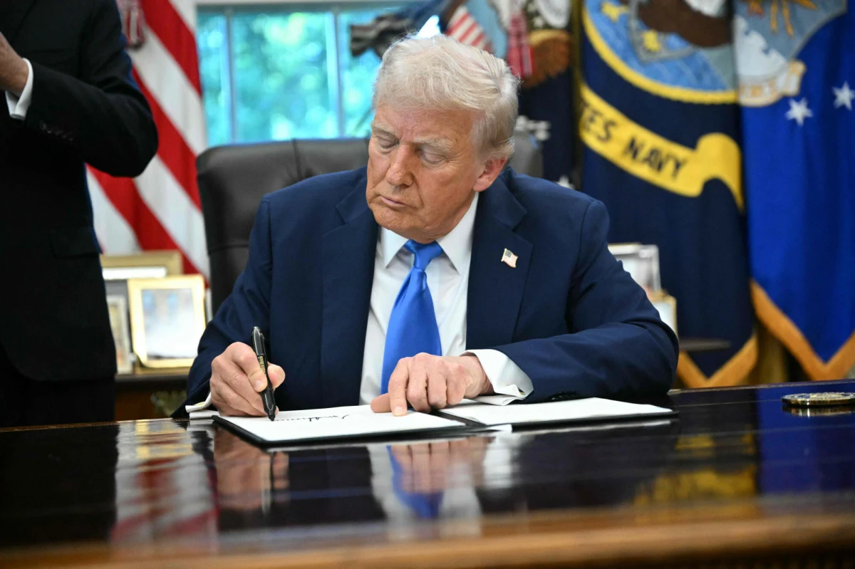 Prezydent Stanów Zjednoczonych Donald Trump poinformował w piątek, że anuluje "wszystkie rozporządzenia wykonawcze oraz wszelkie inne dokumenty, które nie zostały bezpośrednio podpisane przez" jego poprzednika, Joe Bidena. Trump od dawna oskarża byłego prezydenta USA o to, że nie miał kontroli nad rozporządzeniami, które podpisywał.