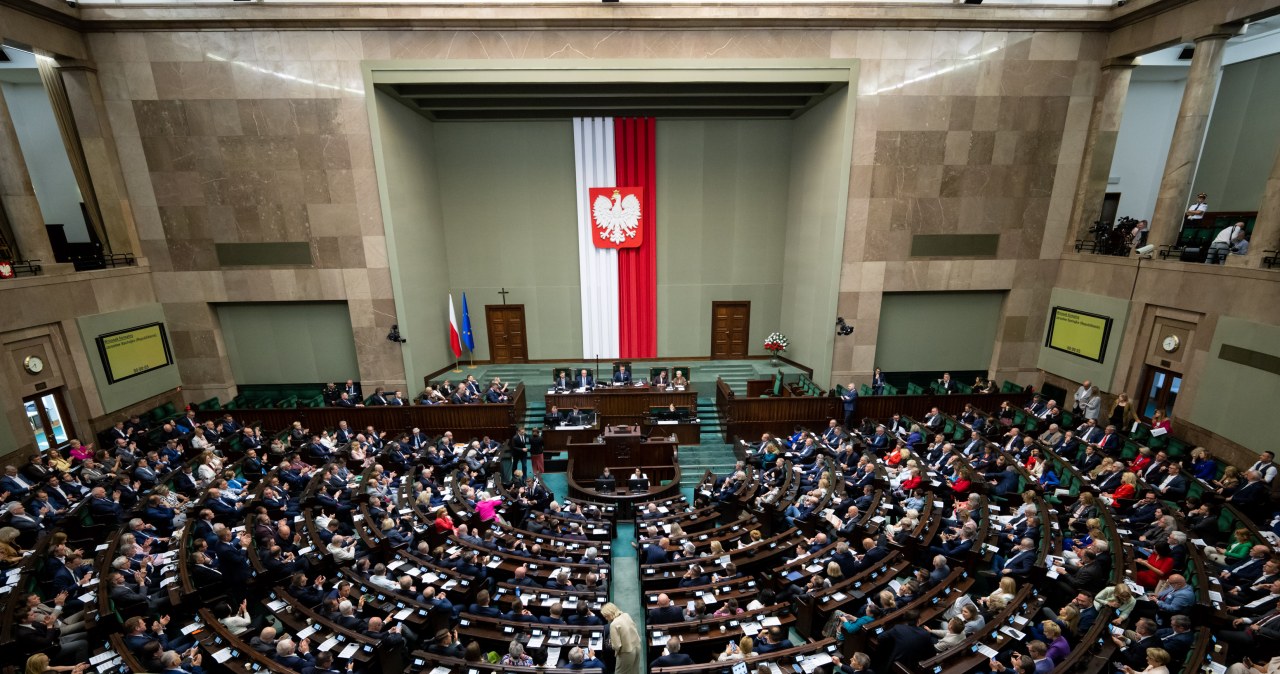 Nowa partia na horyzoncie? Polacy podzieleni w sprawie zmian