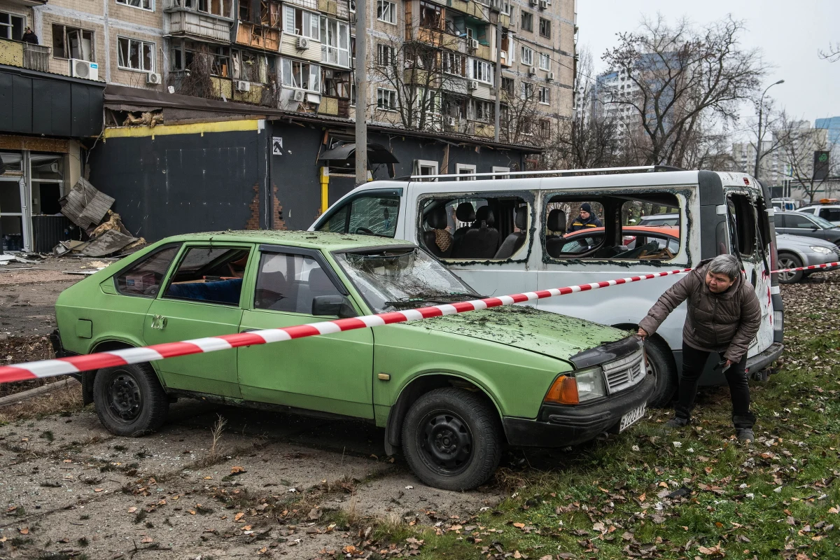 3 osoby zginęły, a ok. 30 jest rannych w wyniku nocnego rosyjskiego ataku na Kijów i obwód kijowski. Prezydent Ukrainy Wołodymyr Zełenski przekazał, że wojska Putina użyły niemal 600 dronów i ok. 36 rakiet. 
