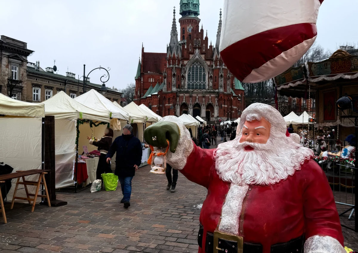 ​W podkrakowskim Podgórzu trwa kolejna edycja Podgórskich Targów Rzeczy Wyjątkowych, które - jak co roku - przyciągają zarówno mieszkańców, jak i turystów szukających pięknie wykonanych, oryginalnych produktów. Na Rynku Podgórskim jest reporter RMF FM Maciej Sołtys.