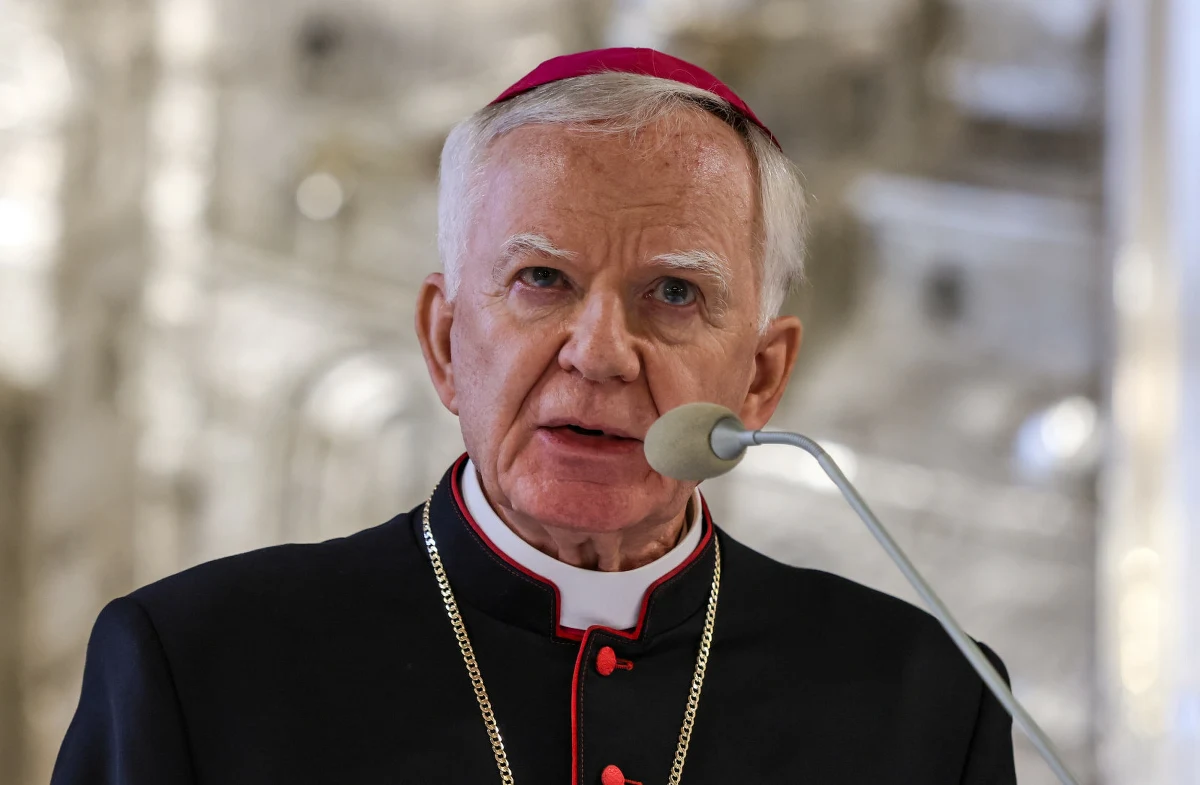 "Pragnę serdecznie podziękować wszystkim - księżom biskupom, braciom kapłanom, siostrom zakonnym, osobom życia konsekrowanego, wiernym świeckim. (…) Proszę o wybaczenie, jeżeli kogoś zawiodłem lub sprawiłem przykrość" - napisał do wiernych ustępujący metropolita krakowski abp Marek Jędraszewski. Kuria opublikowała list w sobotę. 