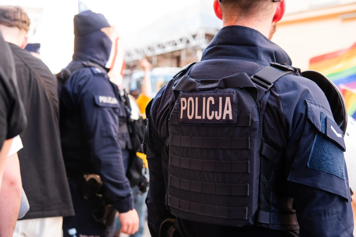 Dwie osoby zatrzymano po akcji policyjnych kontrterrorystów w powiecie wadowickim w Małopolsce. W mieszkaniu było też 1,5-roczne dziecko, które trafiło do rodziny zastępczej. 
