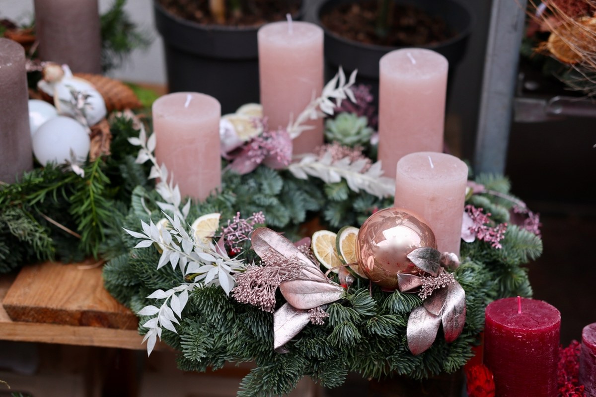 Roraty, wieńce i dni skupienia. Dziś rozpoczyna się adwent