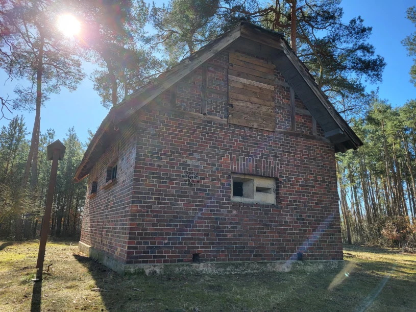 Dzieci wchodziły do niej bez strachu. Stodoła z mroczną historią to unikat