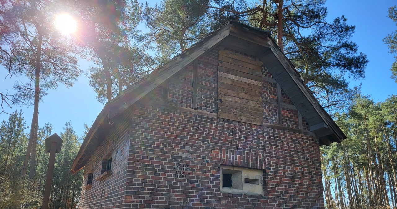 Dzieci wchodziły do niej bez strachu. Stodoła z mroczną historią to unikat