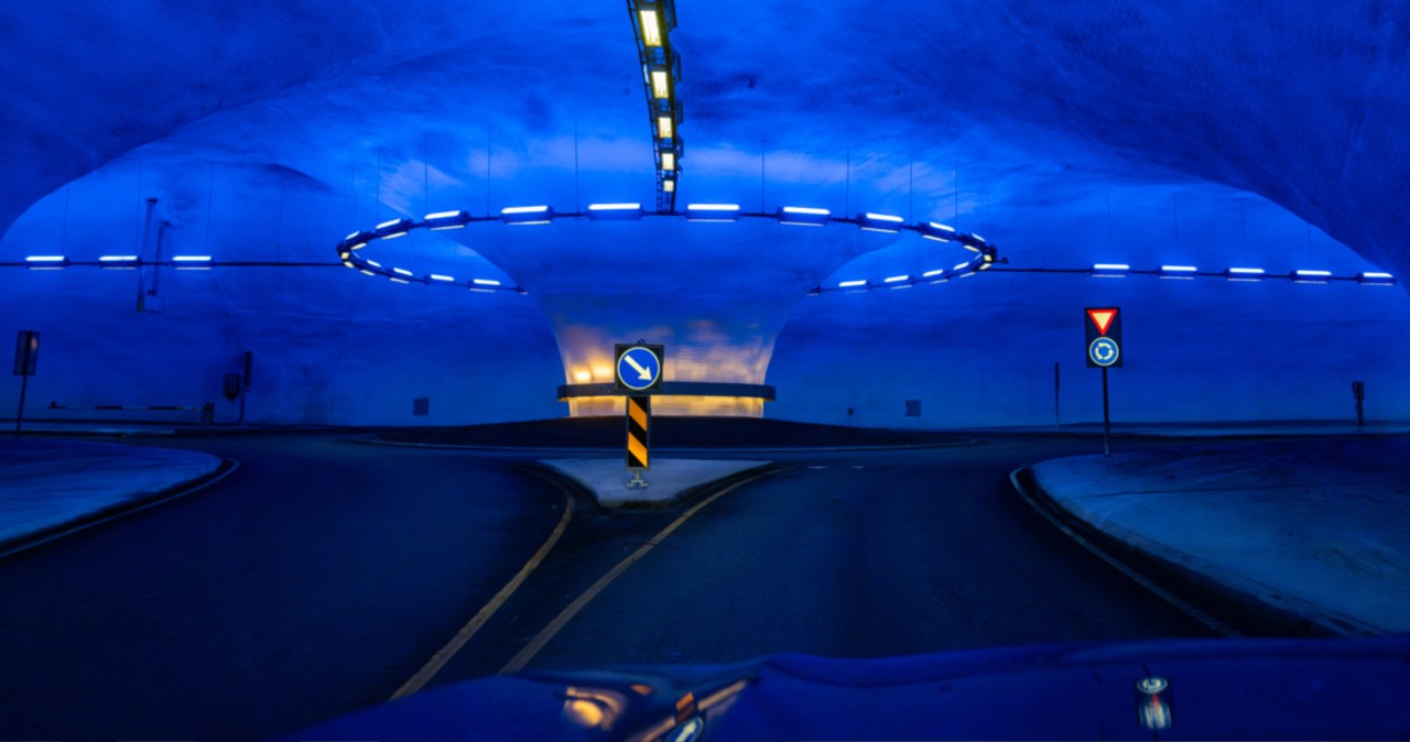 Najdłuższy tunel drogowy świata ma 24,5 km. Od 25 lat służy kierowcom