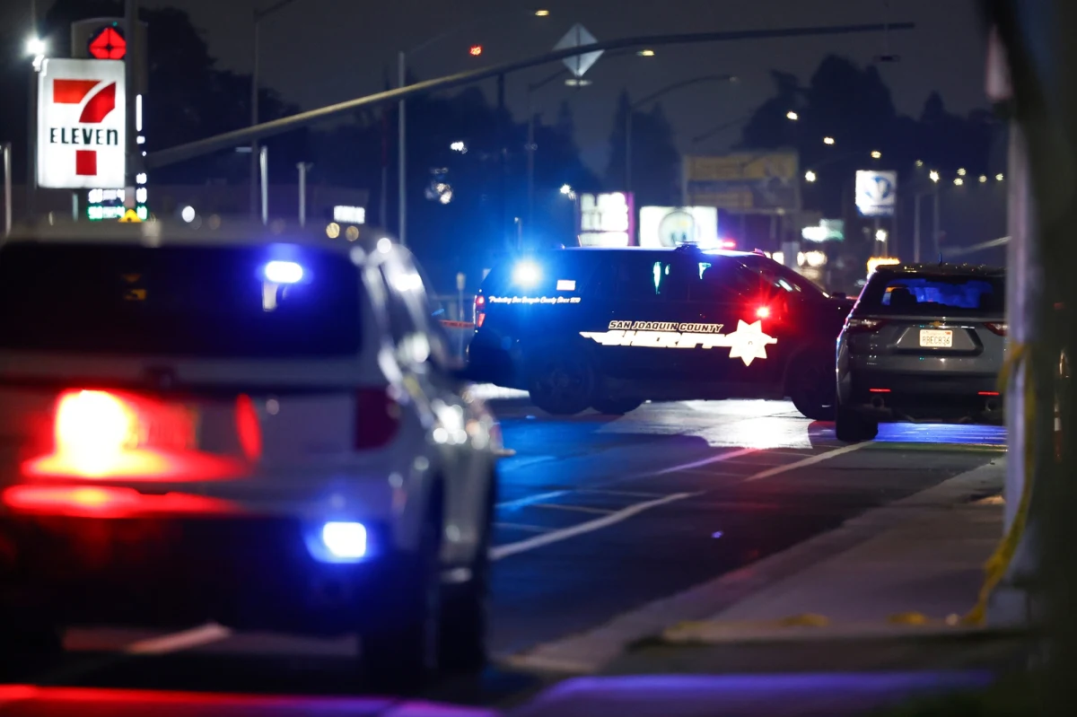 ​Cztery osoby zginęły, w tym 8-letnie dziecko, a 11 zostało rannych w sobotniej strzelaninie, do której doszło podczas przyjęcia urodzinowego dziecka zorganizowanego w sali bankietowej w Stockton w stanie Kalifornia w USA. Sprawca pozostaje na wolności - poinformowała lokalna stacja KCRA.