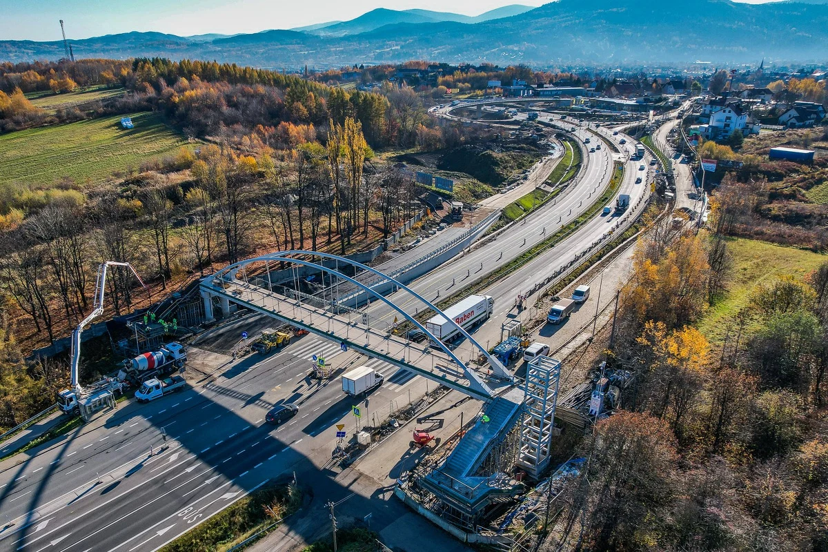 ​W poniedziałek 1 grudnia rozpoczną się kolejne utrudnienia na zakopiance związane z pracami przy budowie węzła Myślenice. Ruch w tym rejonie będzie odbywał się jednym pasem w każdym kierunku. Taka organizacja potrwa do piątkowego południa.