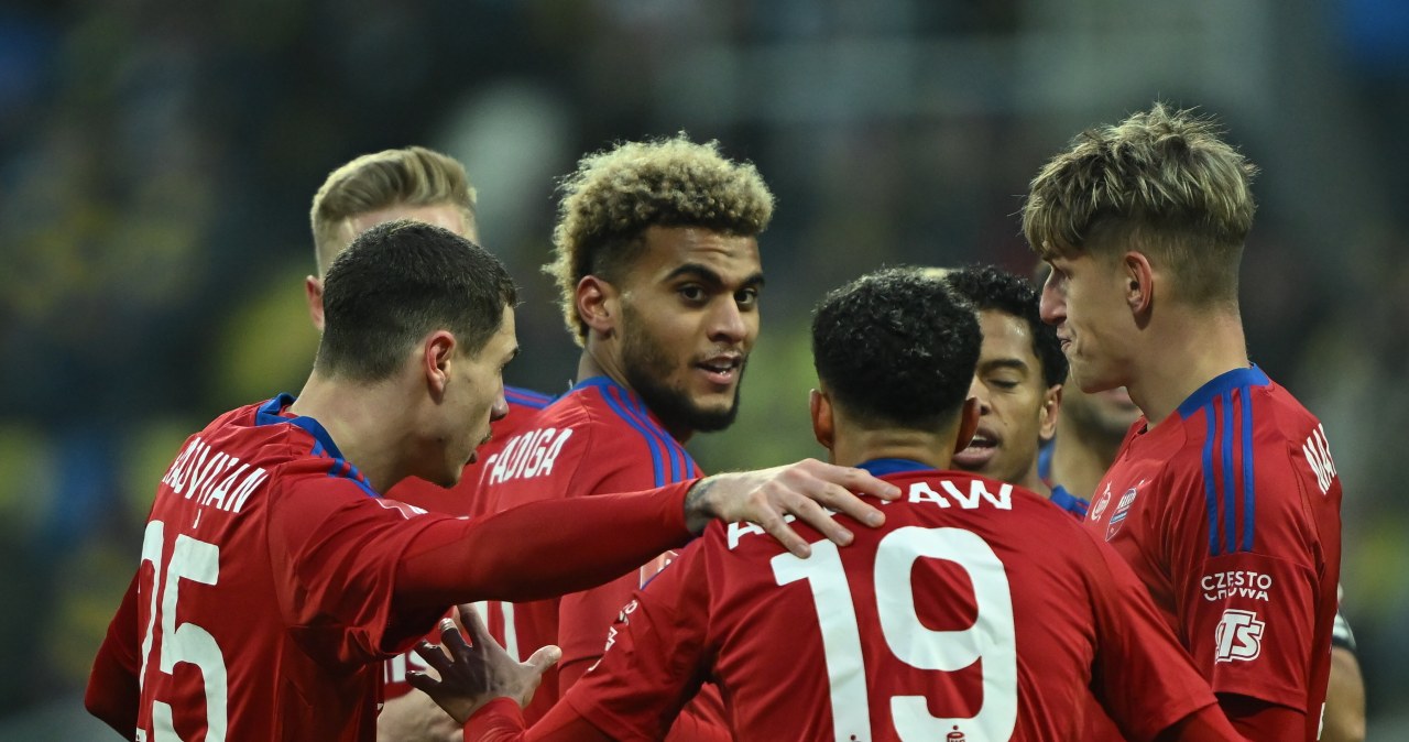 Twierdza na Wybrzeżu zburzona. Raków powtarza radosną kanonadę z Europy