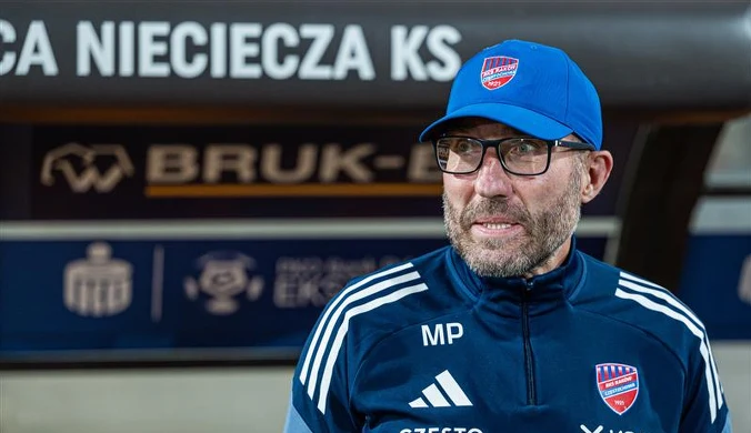 Papszun zaatakowany podczas meczu. Nie darowali mu, trener wyprowadził cios 