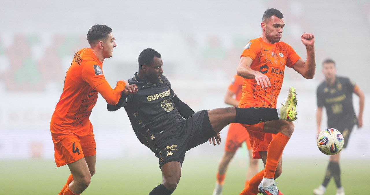 Marciniak w roli głównej. Gol natychmiast "skasowany". Nieudany atak na lidera