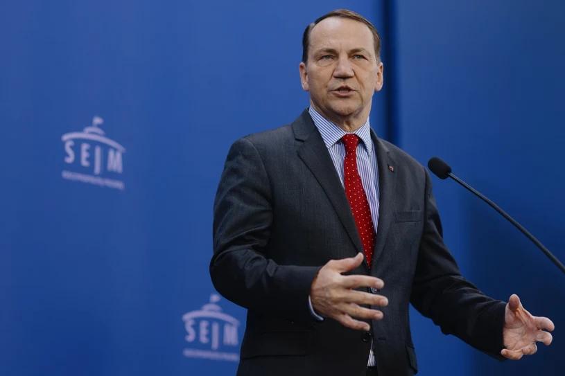 Sikorski mówi o "paraliżu państwa". W tle decyzja Karola Nawrockiego