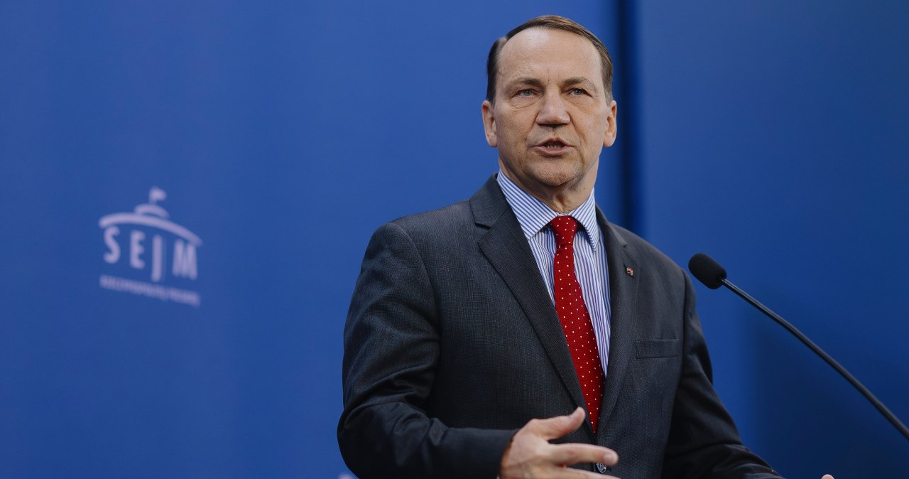 Sikorski mówi o "paraliżu państwa". W tle decyzja Karola Nawrockiego