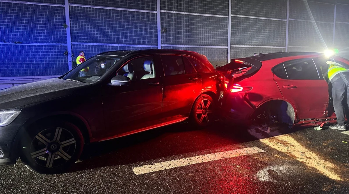 ​Na trasie S2 na odcinku węzeł Konotopa - Opacz (woj. mazowieckie) w niedzielę wieczorem zderzyło się osiem samochodów osobowych i jeden ciężarowy. Pięć osób zostało poszkodowanych, w tym dzieci.