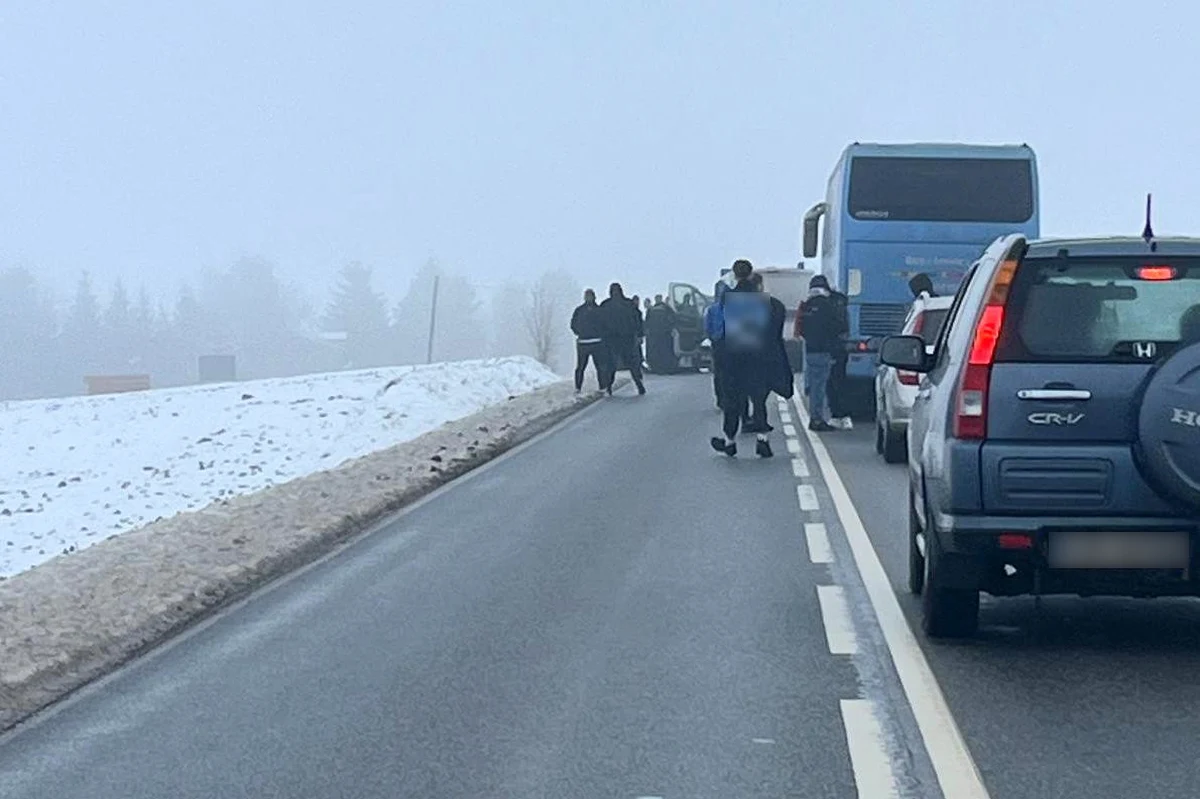 Policjanci z Wąbrzeźna i Włocławka (woj. kujawsko-pomorskie) nie dopuścili do konfrontacji pomiędzy pseudokibicami. W czasie przejazdu zamaskowani kibole zatrzymali autokary jadące na mecz do Grudziądza. Zatrzymanych zostało 5 mężczyzn.