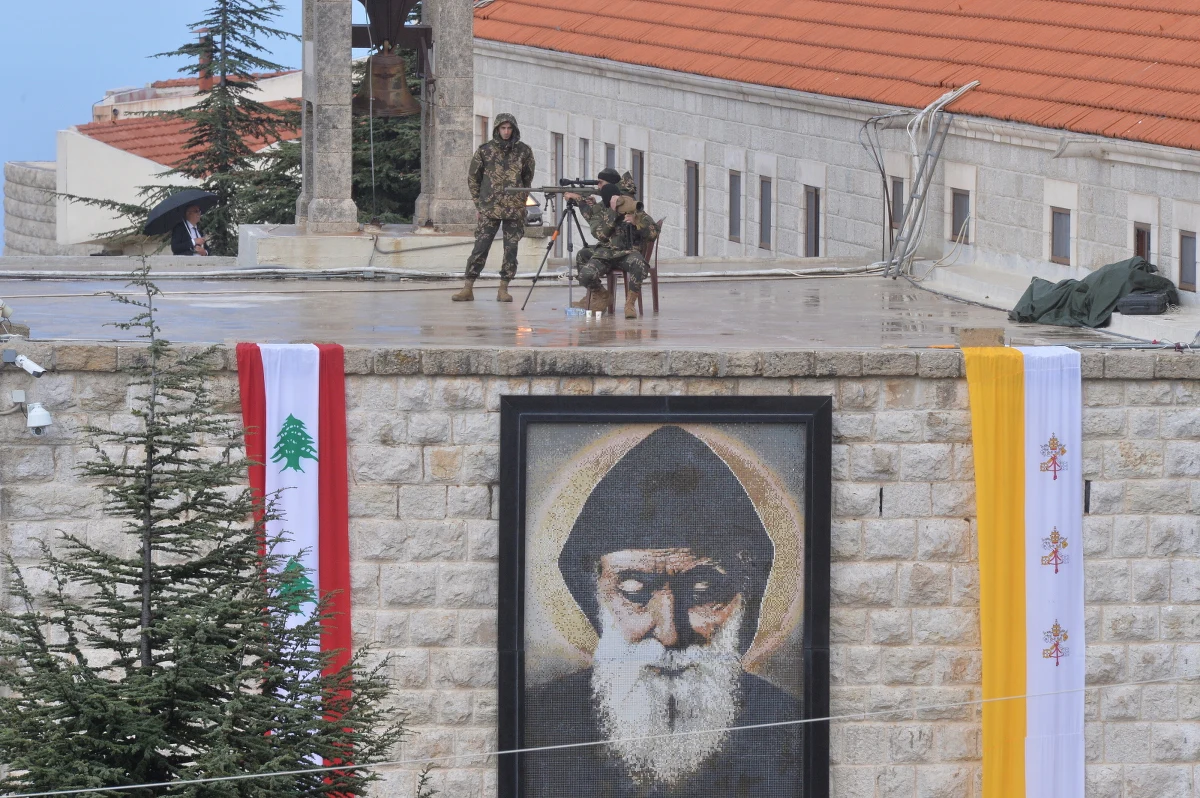 Papież Leon XIV, przebywający z pielgrzymką w Libanie, modlił się w poniedziałek przy grobie świętego Szarbela Machlufa, mnicha i pustelnika, który żył w latach 1828-98. Ojciec Świety udał się do miejscowości Annaja, znanego chrześcijańskiego centrum pielgrzymkowego. 