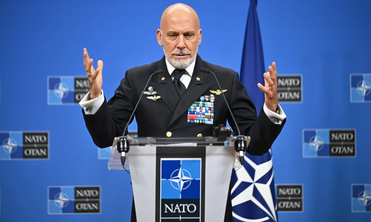 NATO rozważa "bardziej agresywne" podejście do hybrydowej wojny prowadzonej przez Rosję - pisze w poniedziałek "Financial Times", informując, że na zmianę w postawie Sojuszu Północnoatlantyckiego naciskają głównie dyplomaci z krajów Europy Środkowo-Wschodniej. NATO jest jednak w "trudniejszej sytuacji" niż jego przeciwnicy.