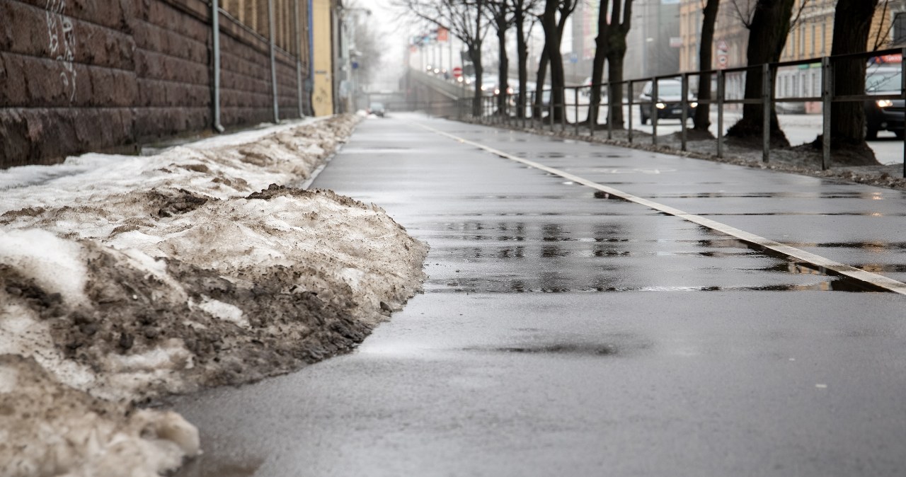 Sanie Mikołaja ugrzęzną w błocie? Po śniegu nie będzie już śladu