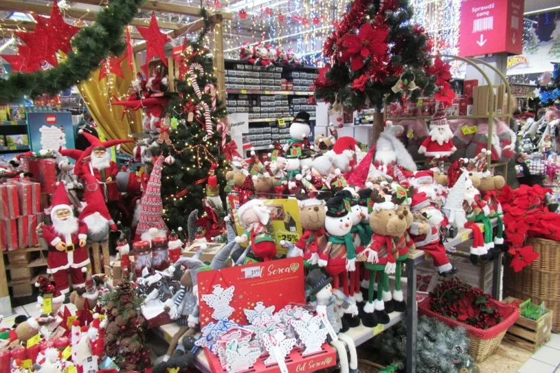 40 zł za wstęp do sklepu w Warszawie. Chętnych nie brakuje