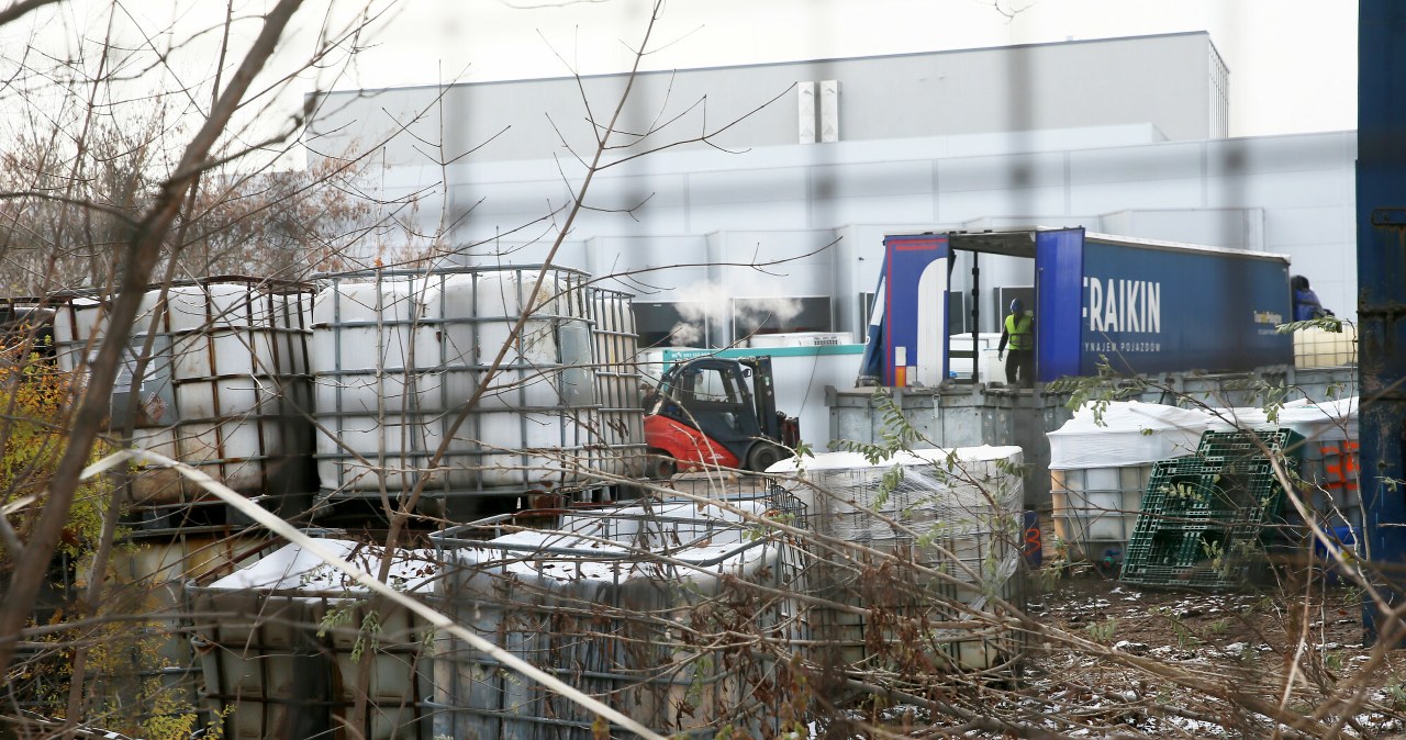 Tony niebezpiecznych śmieci zakopują w lasach. Służby przeprowadziły akcję