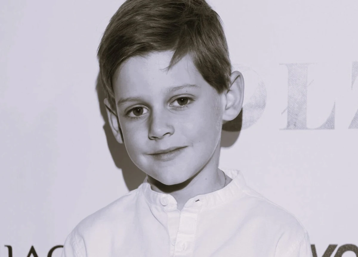 Nie żyje 11-letni Nikodem Marecki, aktor znany m.in. z roli w serialu "Biała odwaga". "Z głębokim smutkiem i żalem zawiadamiamy, że 27 listopada 2025 r. zmarł, przeżywszy lat 11, najukochańszy syn, brat, wnuczek Nikodem Marecki" - przekazali za pośrednictwem mediów społecznościowych rodzice chłopca.