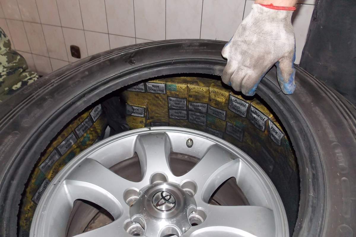 Były policjant szefem grupy przestępczej. 15 osób oskarżonych