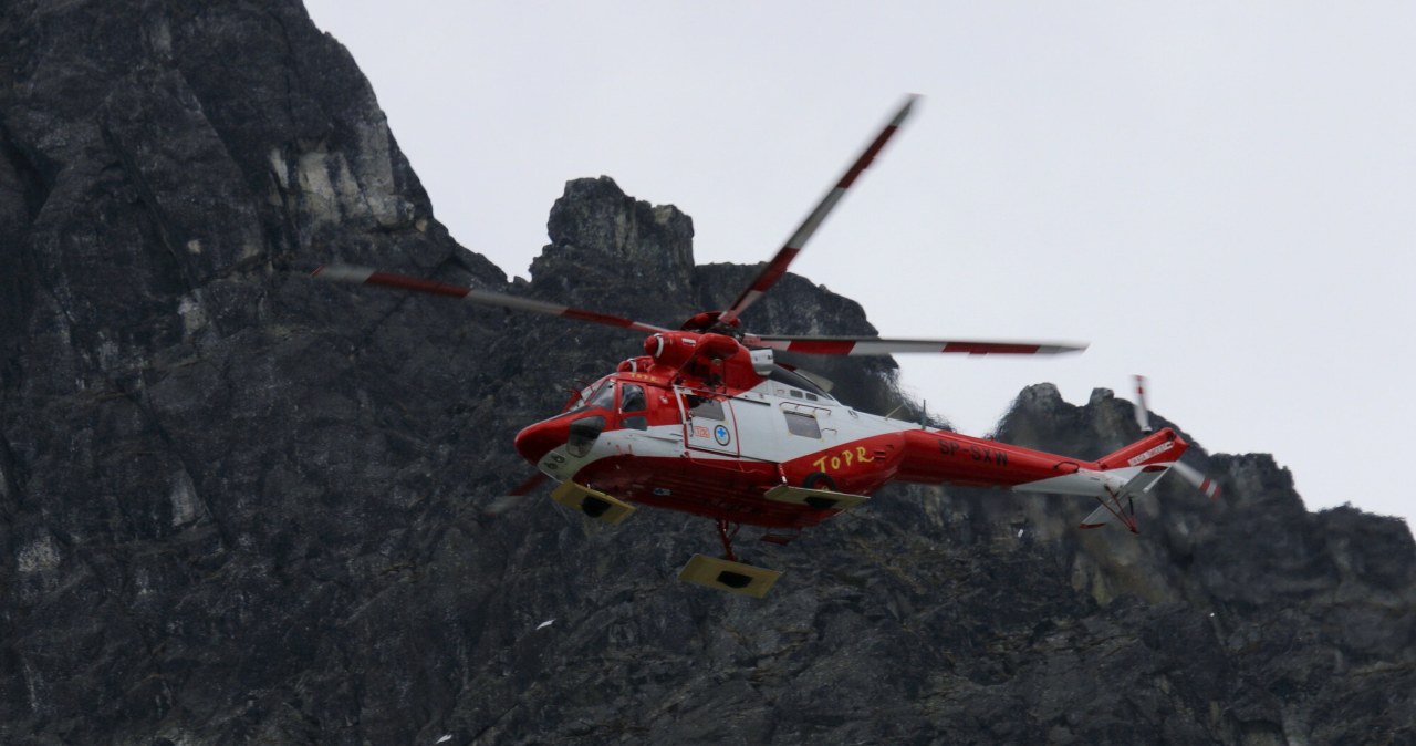 Niebezpieczna zabawa w górach. Lód może się załamać. Apel przewodnika