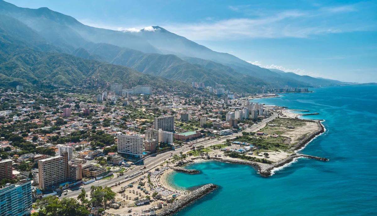 MSZ odradza wszelkie podróże do Wenezueli. "Jeżeli przebywasz na terenie tego kraju, zarejestruj się w systemie Odyseusz" - ostrzegło w poniedziałek Rządowe Centrum Bezpieczeństwa. Alert został wysłany do użytkowników kart SIM polskich operatorów telefonii komórkowych na terenie Wenezueli.

