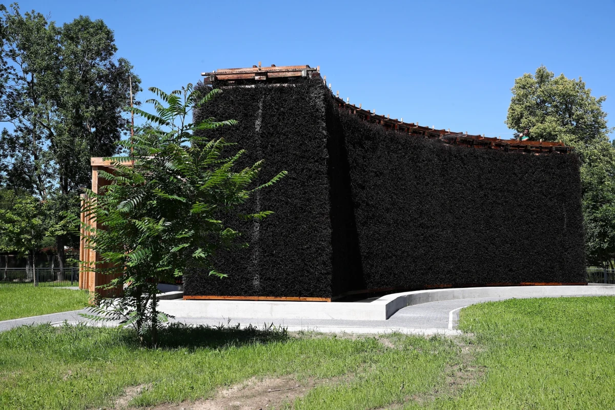 Nie ma zagrożenia mikrobiologicznego w miejskich tężniach. Taki - jak dowiedział się reporter RMF FM Michał Dobrołowicz - jest wstępny wniosek z kontroli, którą przeprowadził Główny Inspektorat Sanitarny. Kontrola była efektem między innymi interwencji i informacji ujawnionych przez naszych dziennikarzy. Naukowcy z Uniwersytetu Rolniczego w Krakowie wykryli szkodliwe bakterie i pleśń w mgiełce, którą inhalują się osoby korzystające z tężni w centrum Nowej Huty.