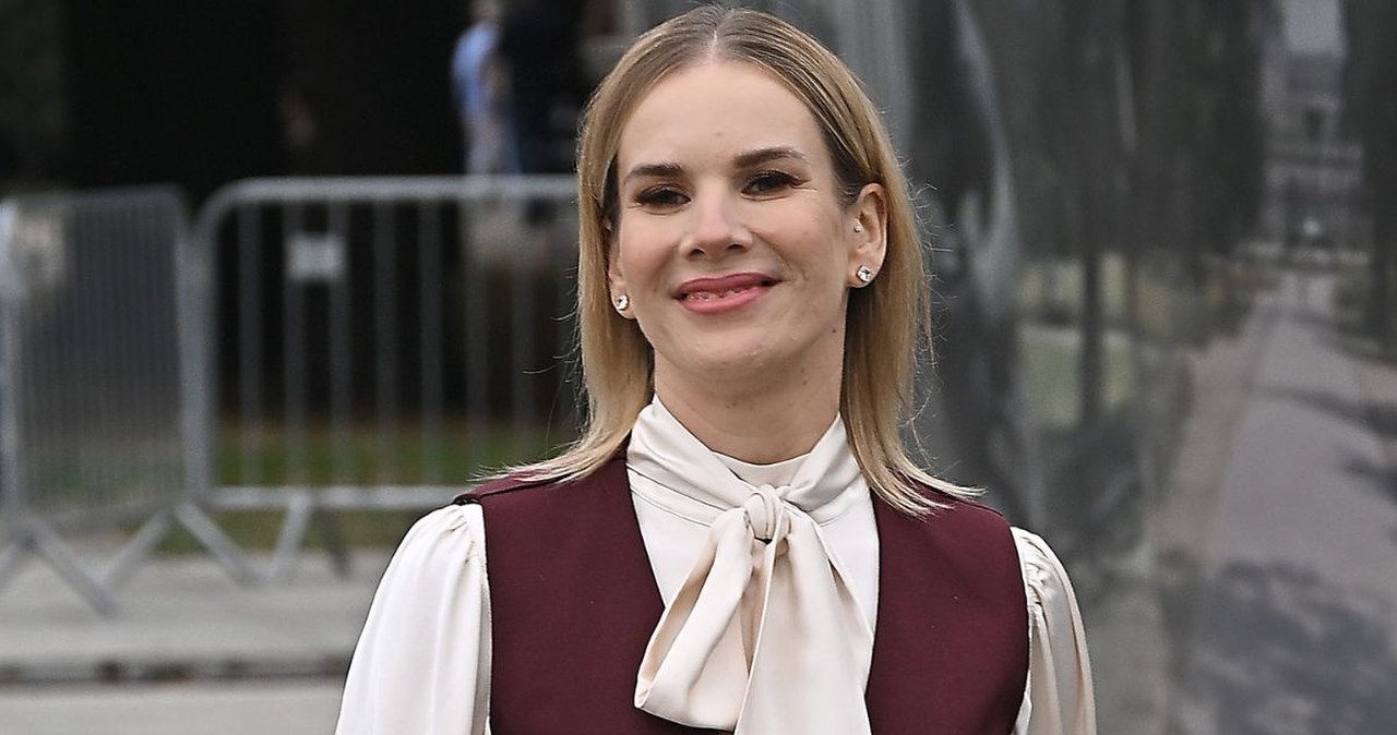 Pojawiła się i skupiła na sobie uwagę. Nawrocka przemówiła do Polaków