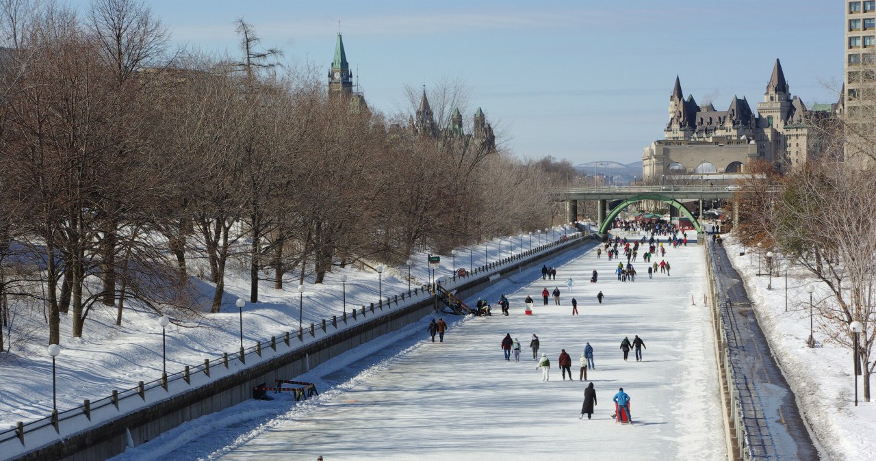 Tu znajduje się najdłuższe lodowisko na świecie. Ciągnie się kilometrami