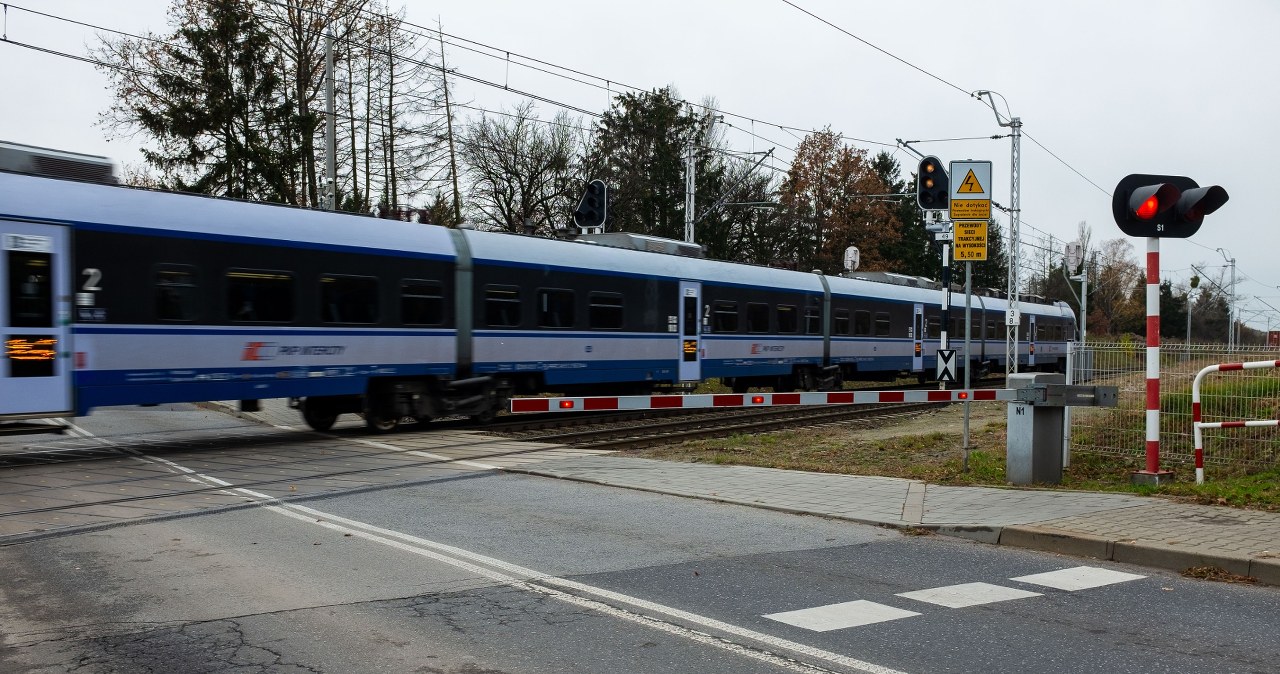 wiadomości,aktualności,Interia Pasażerka zauważyła niepokojącą nazwę użytkownika i zaalarmowała załogę. Pociąg stanął