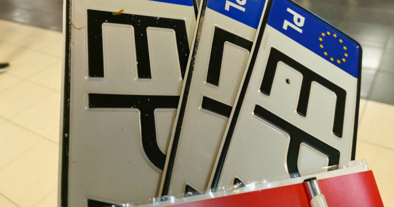 E-faktury wchodzą, problemy też. Rejestracja samochodów zagrożona